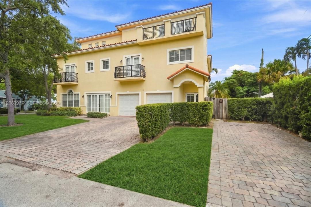 913 SW 8th St 2, Fort Lauderdale, Florida 33315, Stati Uniti