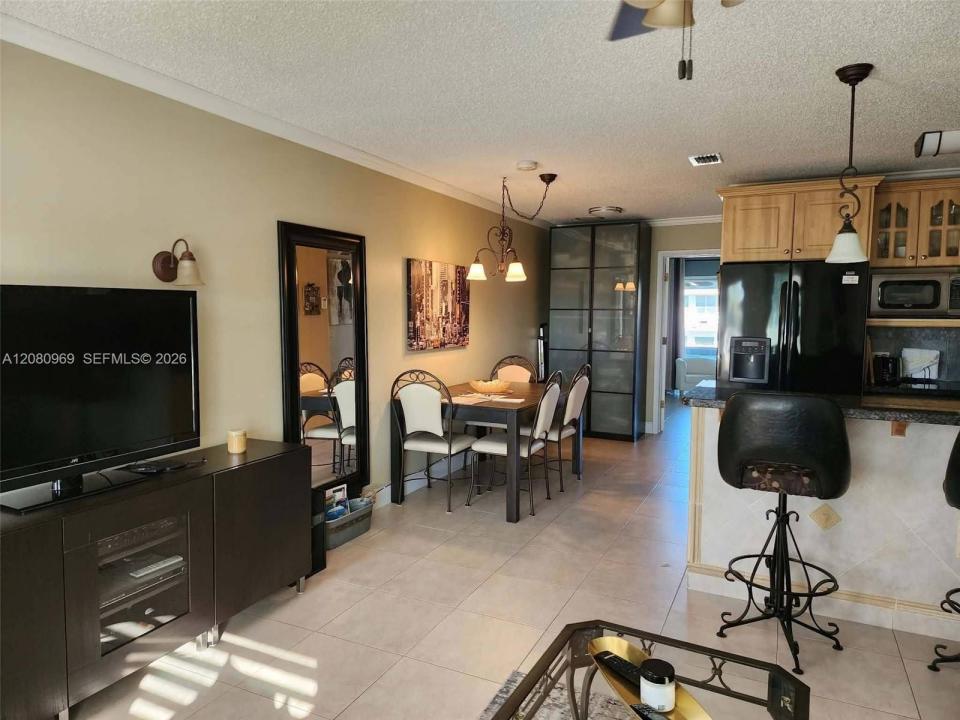 15600 NE 6th Ave 27D, Miami, Florida 33162, USA