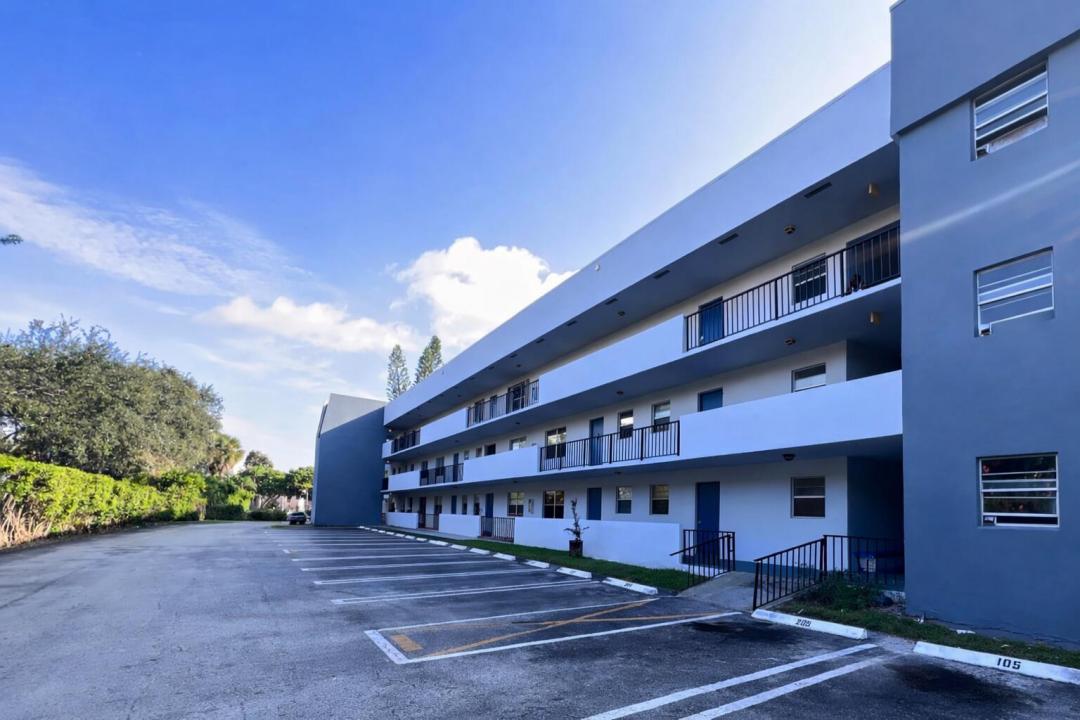 1630 EMBASSY Drive 311, West Palm Beach, Florida 33401, USA