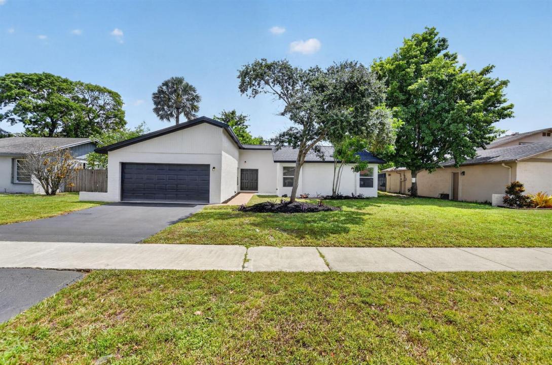 386 NW 40th Terrace, Deerfield Beach, Florida 33442, USA