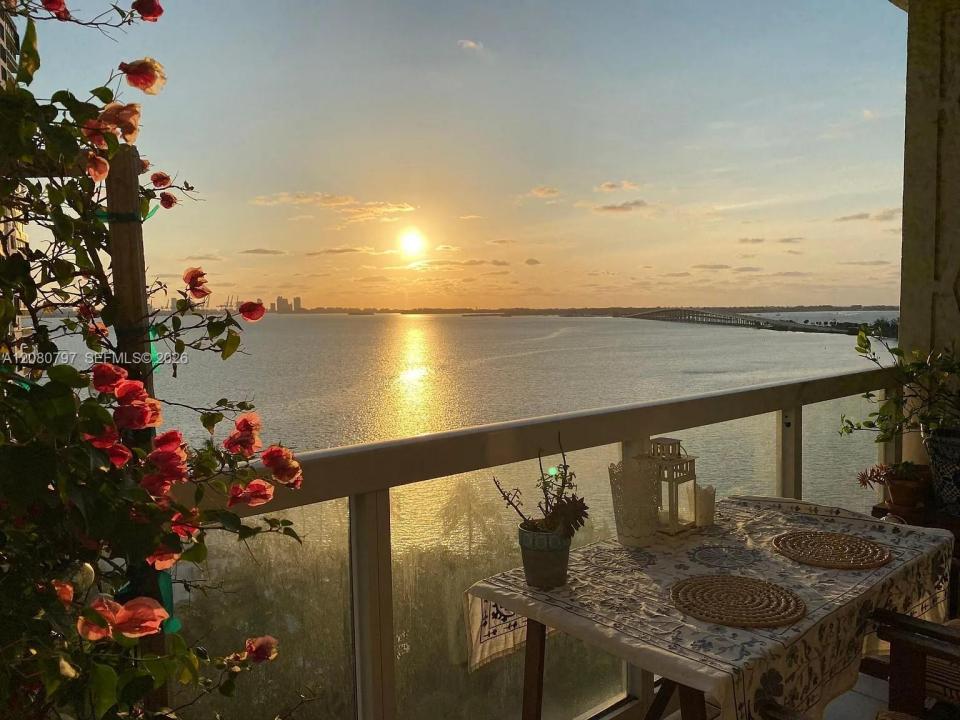2451 Brickell Ave 11F, Miami, Florida 33129, USA