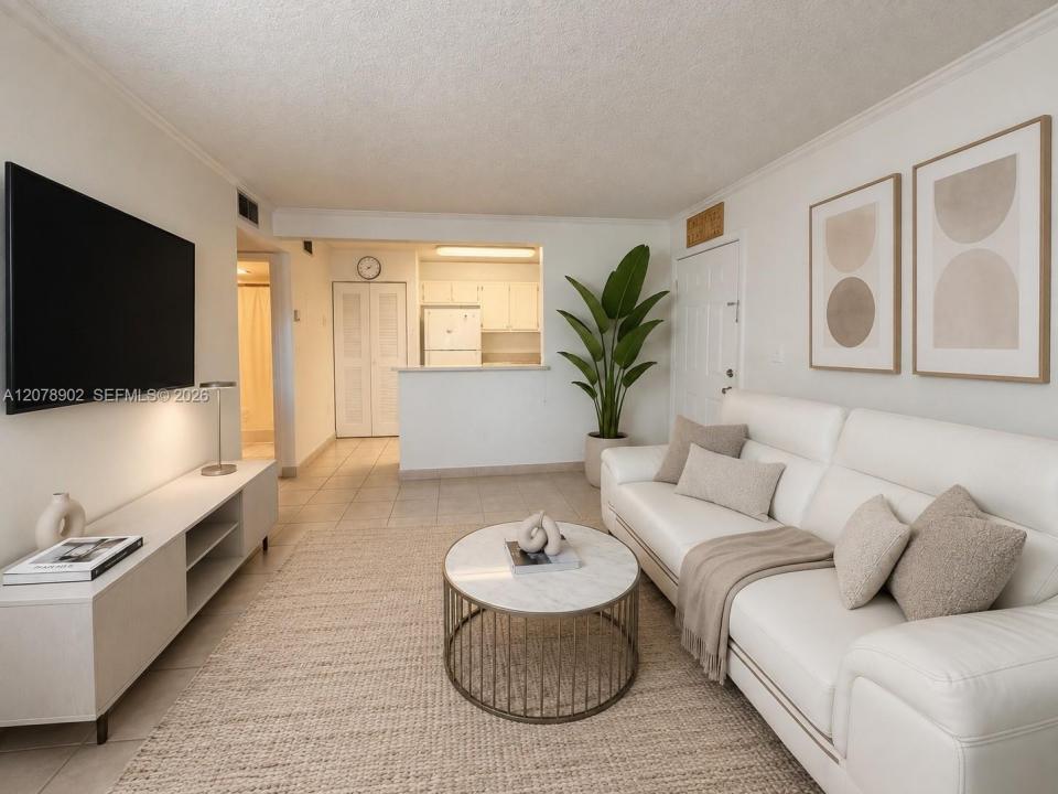 351 Palm Way 104, Pembroke Pines, Floride 33025, États-Unis