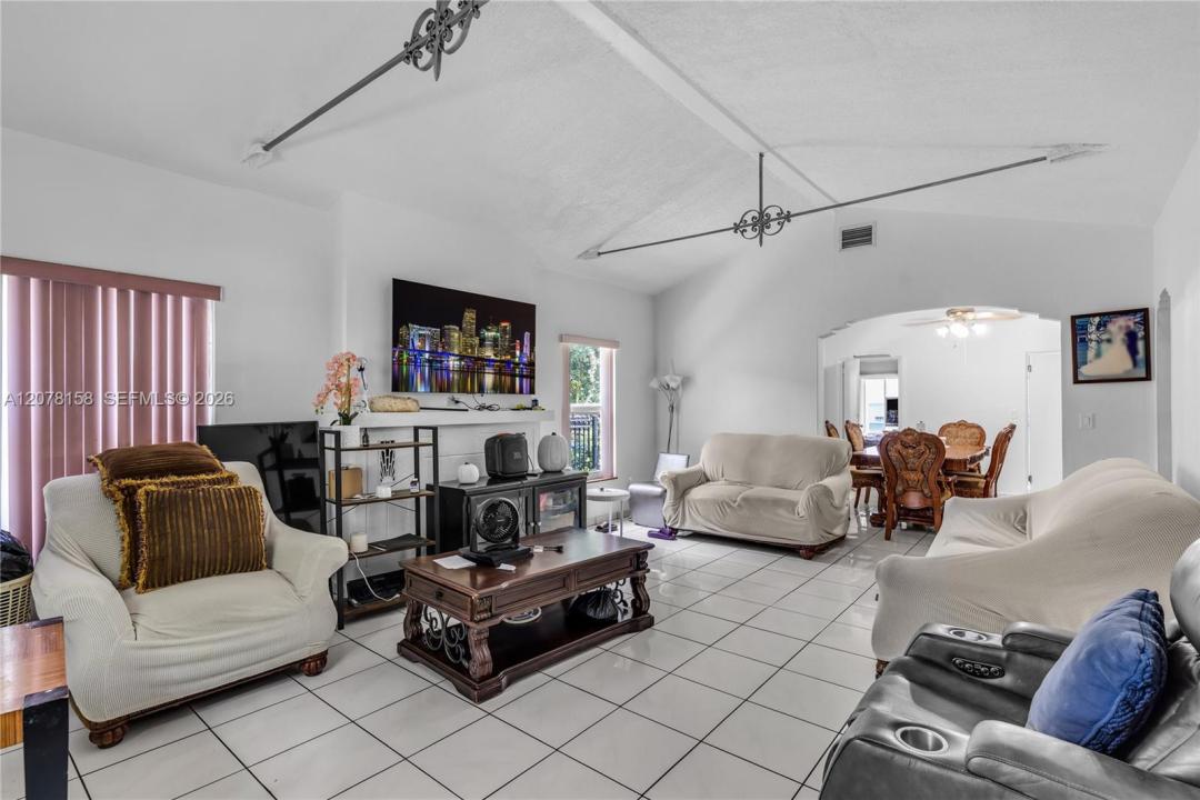 4727 NE 1st Ct, Miami, Florida 33137, USA