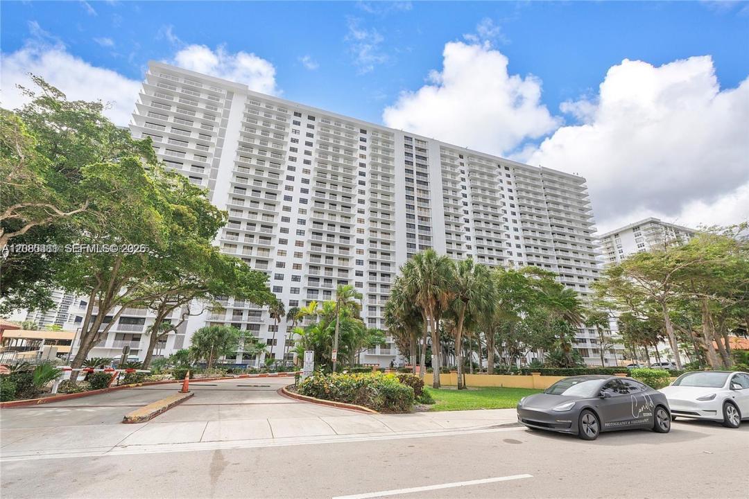 210 174th St 1201, Sunny Isles Beach, Florida 33160, USA