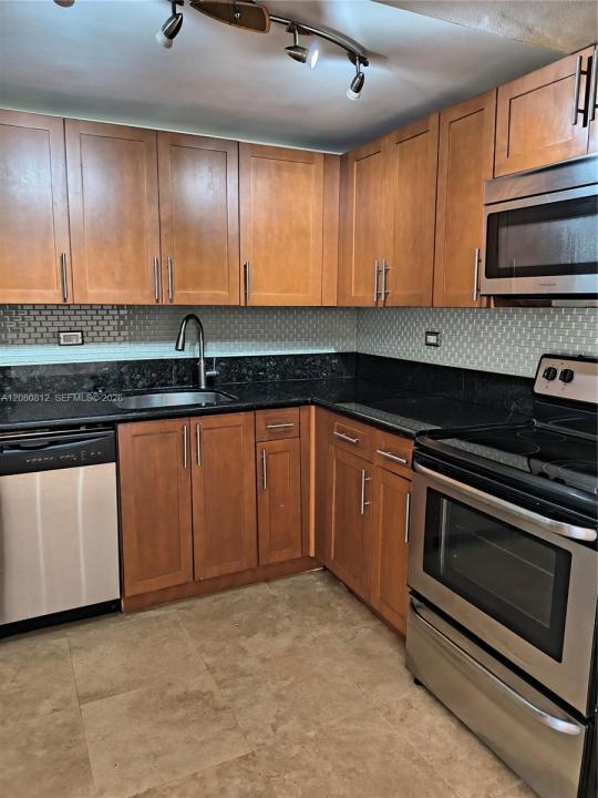 1740 NW N River Dr 120, Miami, Floride 33125, États-Unis