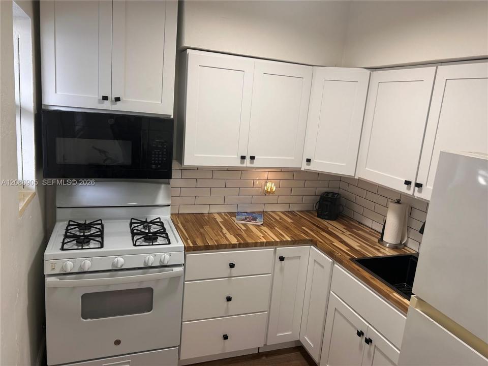 350 75th St 109, Miami Beach, Floride 33141, États-Unis