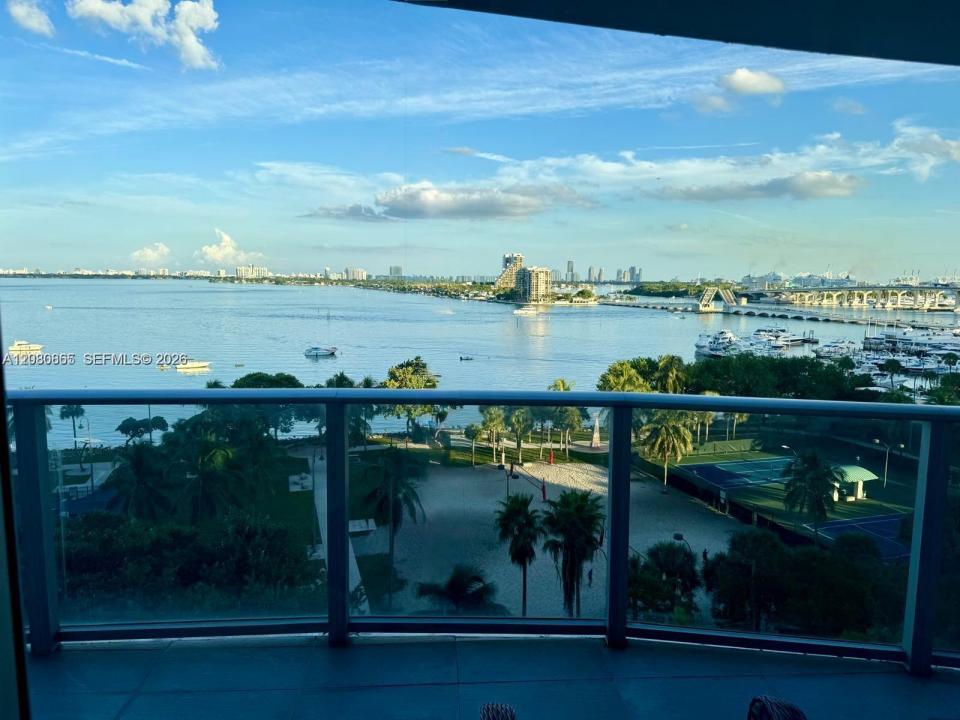 488 NE 18 806, Miami, Floride 33132, États-Unis