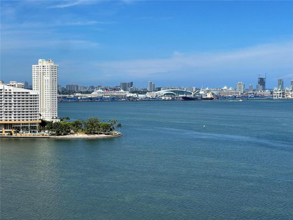 1300 Brickell Bay Dr 2010, Miami, Florida 33131, USA