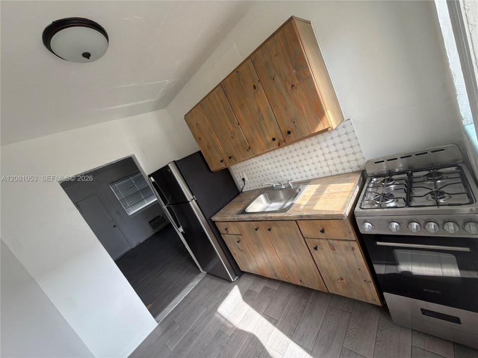 10085 NW 7 Ct 2-B, Miami, Floride 33150, États-Unis