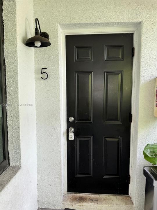 570 NE 69th St 5, Miami, Florida 33138, Stati Uniti
