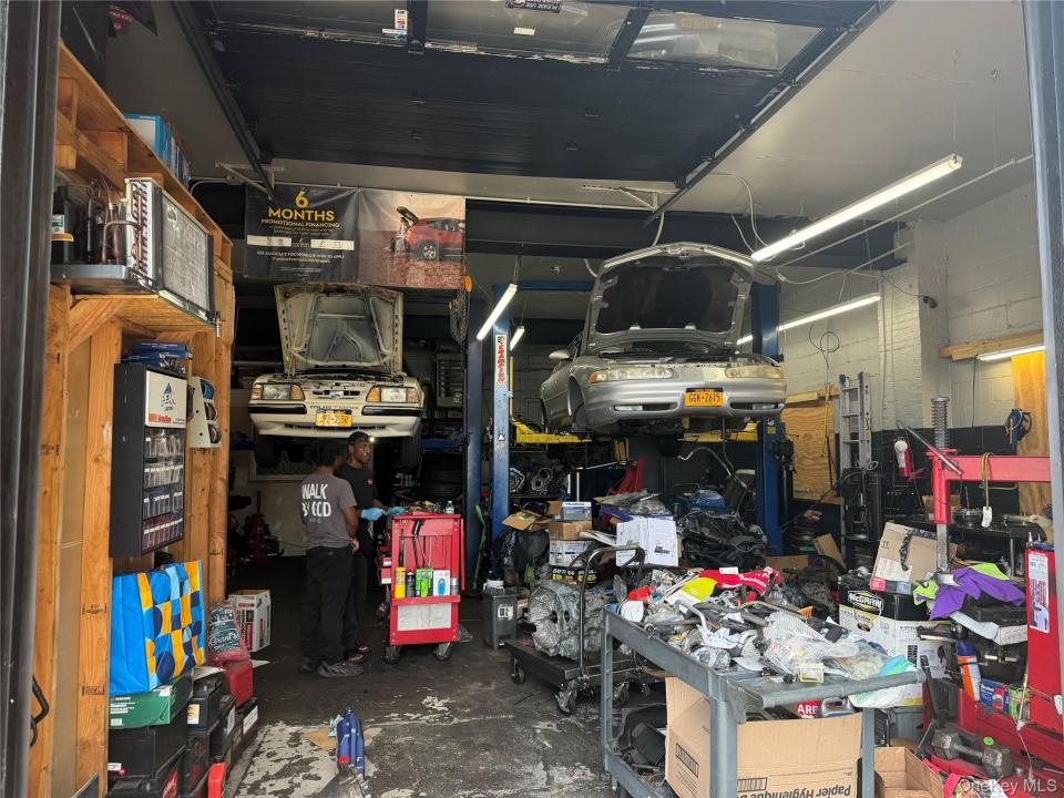 5714 Old Sunrise Highway, Oyster Bay, New York 11758, USA