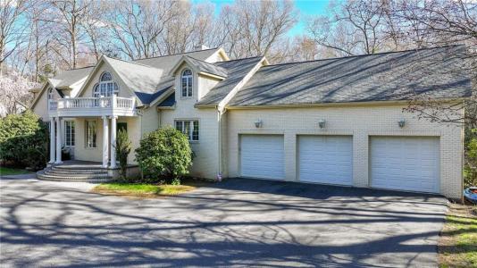 40 Suffolk Way, Lincoln, Rhode Island 02865, USA
