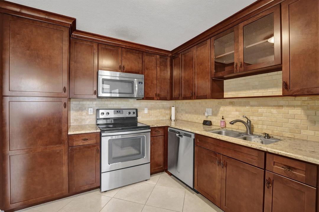 303 Lakeview Drive 102, Weston, Floride 33326, États-Unis