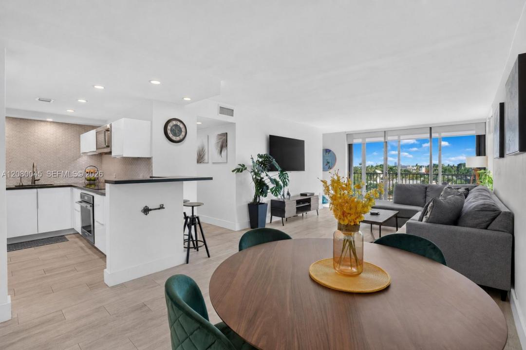 2500 NE 135th St C311, North Miami, Florida 33181, Stati Uniti