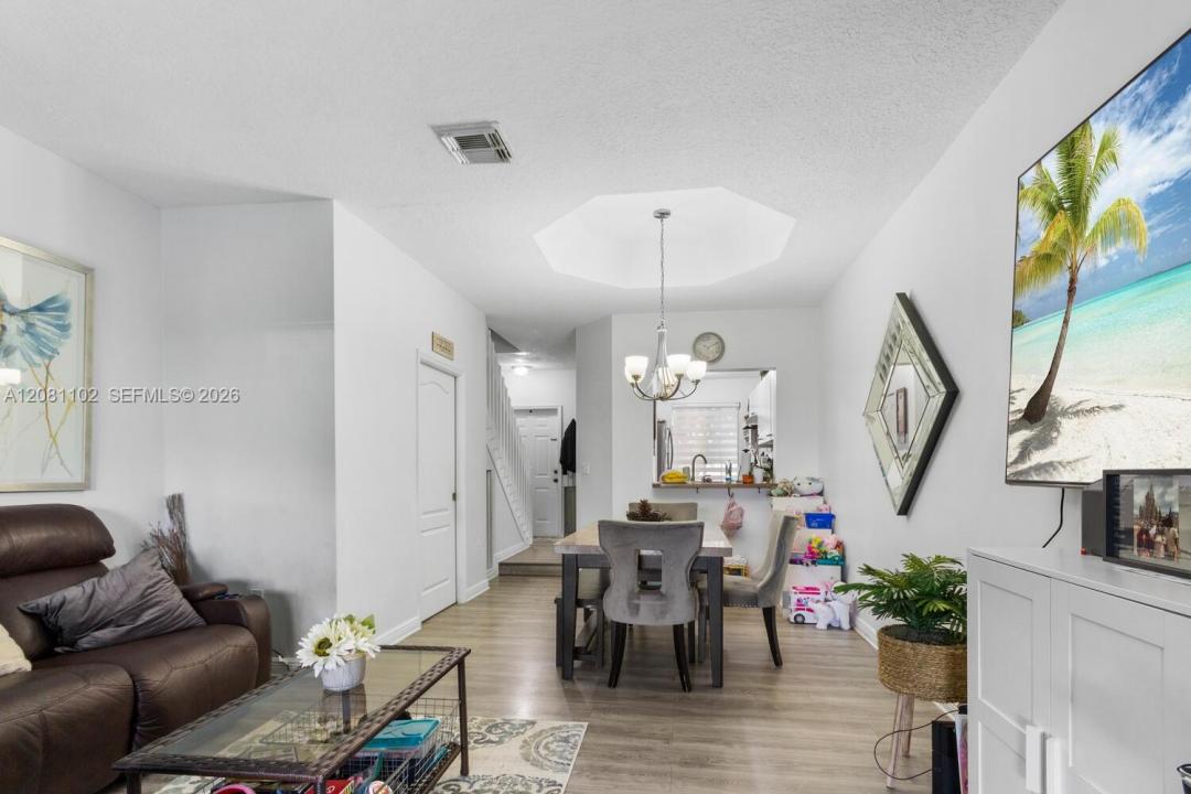 8210 NW 10th St 4, Miami, Floride 33126, États-Unis