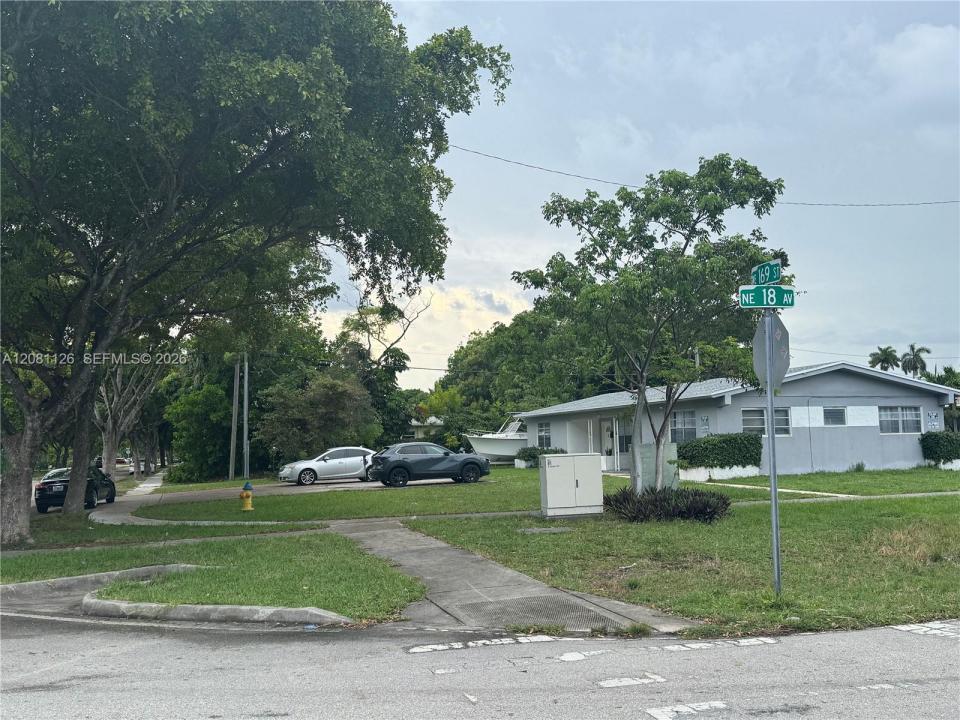 16900 NE 18th Ave, North Miami Beach, Floride 33162, États-Unis