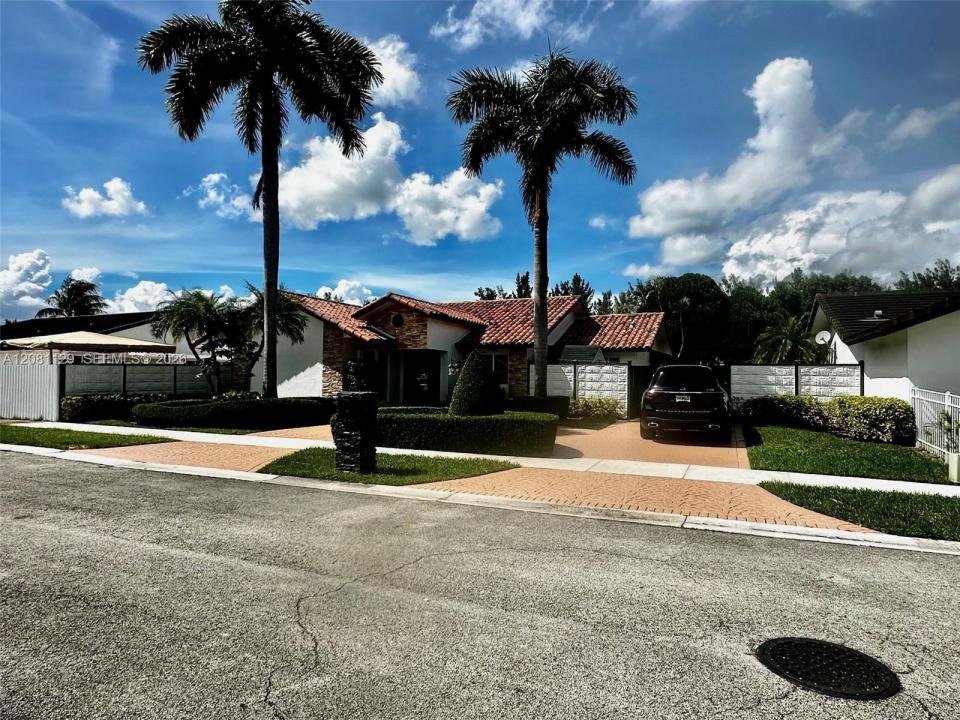 12851 NW 11th St, Miami, Florida 33182, USA