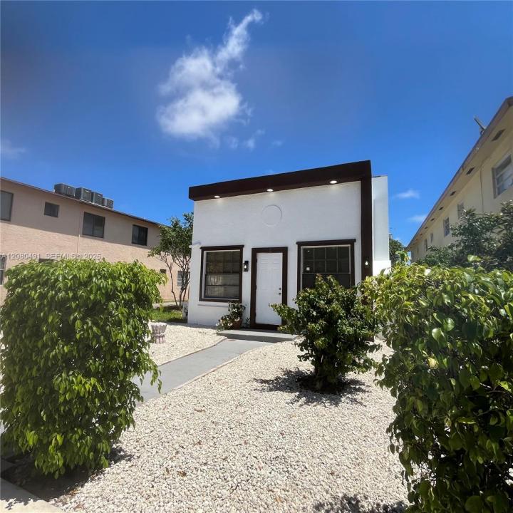8 S C St, Lake Worth, Florida 33460, USA