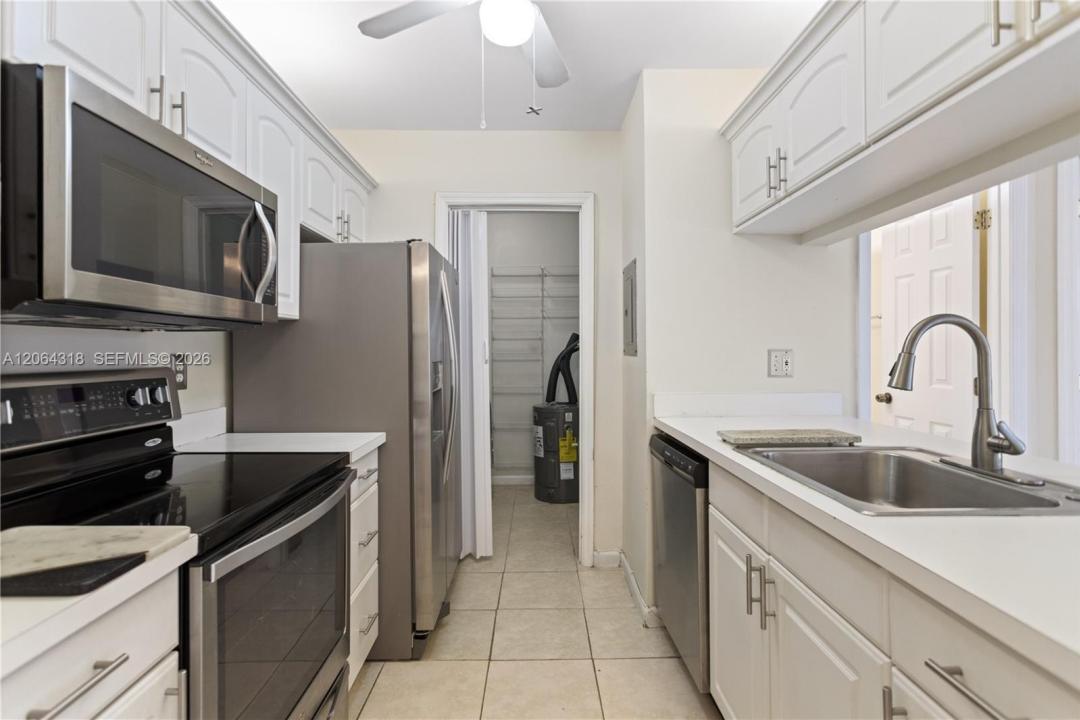 2734 N Nob Hill Rd, Sunrise, Floride 33322, États-Unis