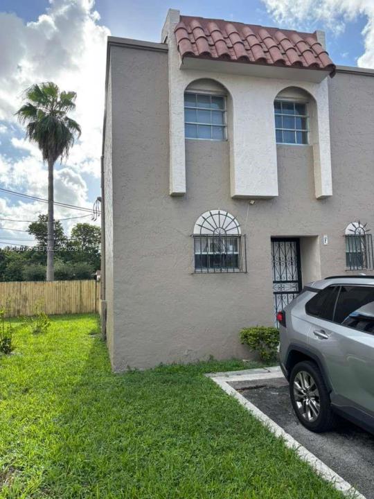 11 Olive Dr F, Hialeah, Florida 33010, Stati Uniti