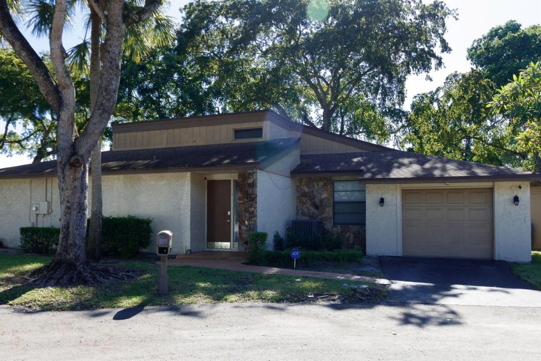 8197 ROYAL PALM Court 5, Tamarac, Florida 33321, Stati Uniti