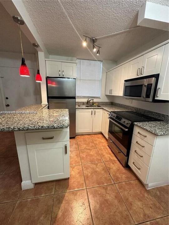 1801 S Treasure Dr 112, North Bay Village, Floride 33141, États-Unis