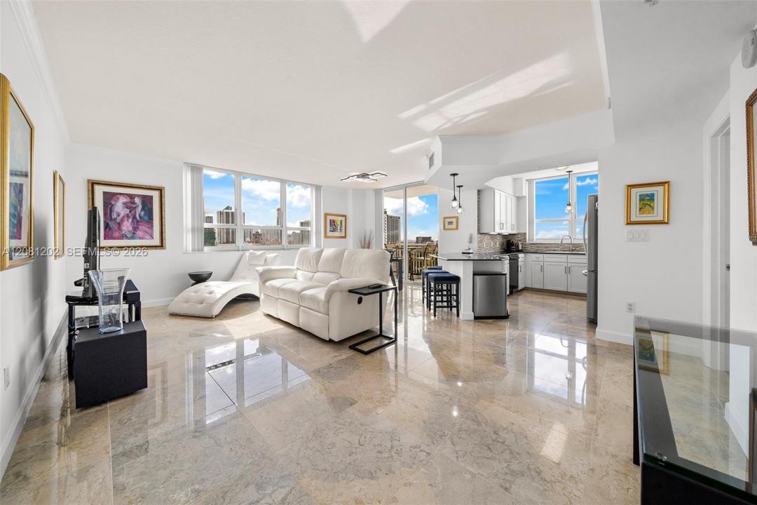 2000 N Bayshore Dr 1502, Miami, Florida 33137, USA