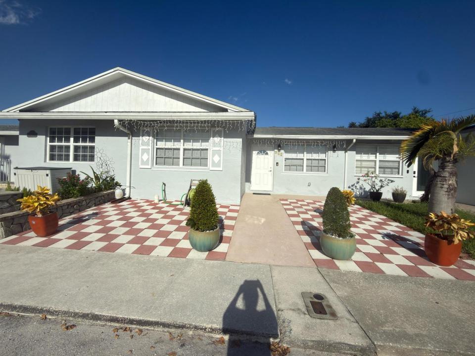 962 SUMTER E Road, West Palm Beach, Florida 33415, USA