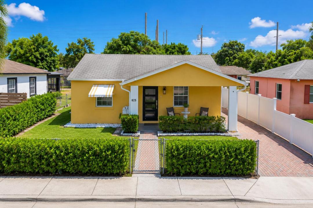 625 W 2ND Street, Riviera Beach, Florida 33404, USA