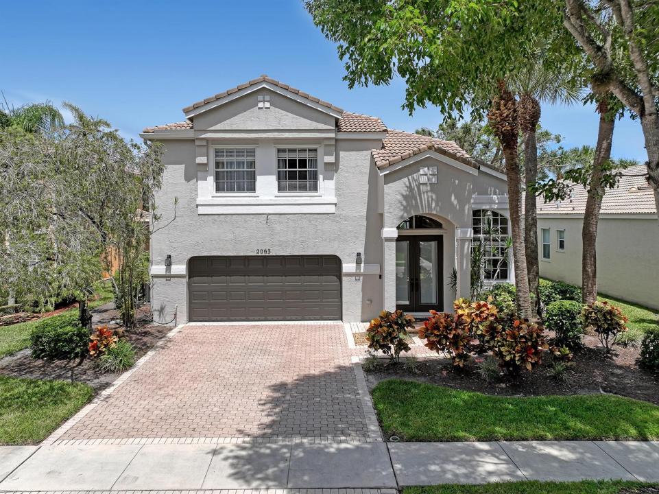 2063 Reston Circle, Royal Palm Beach, Florida 33411, USA
