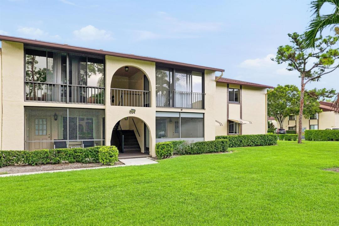 204 Pine Hov Circle B-1, Florida 33463, USA
