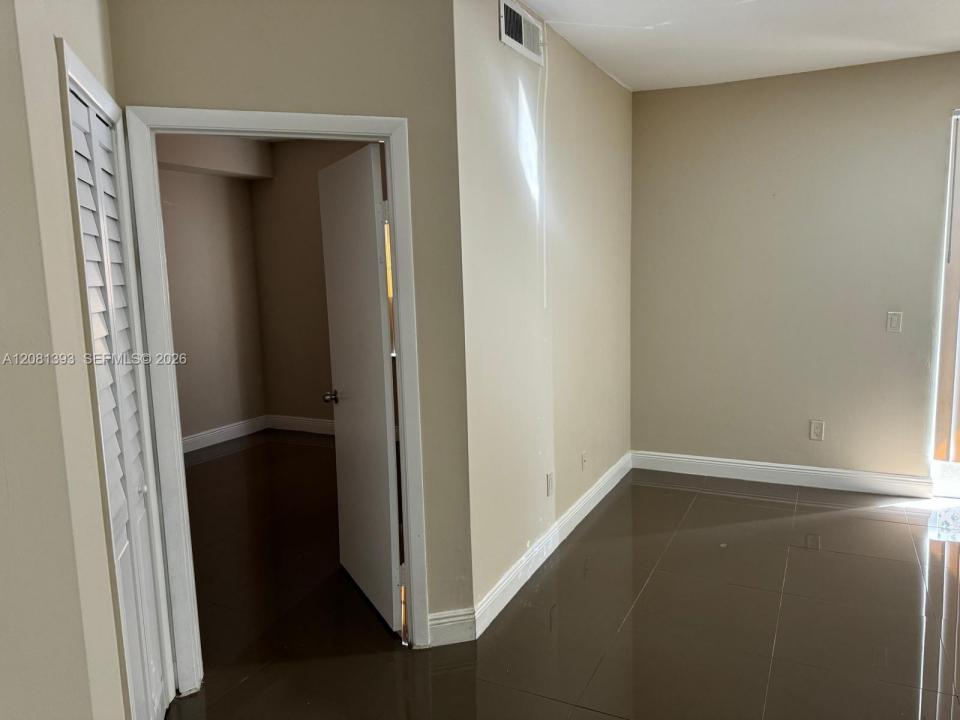 18324 NW 68th Ave B, Hialeah, Floryda 33015, USA