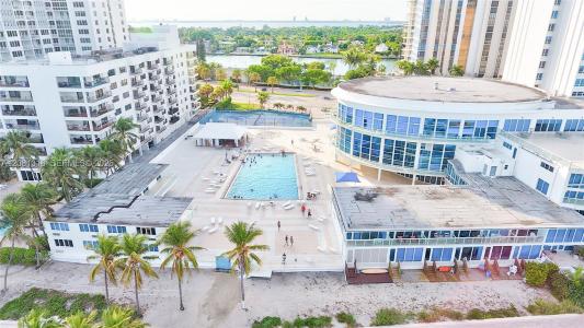 5445 Collins Ave P2, Miami Beach, Florida 33140, USA