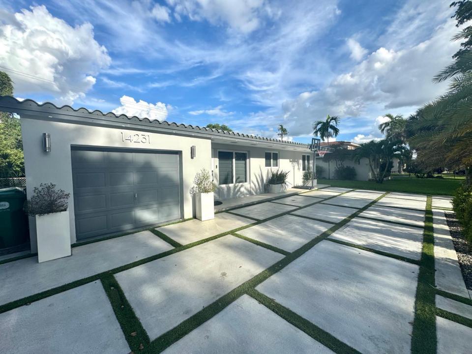 14231 LAKE CANDLEWOOD Court, Miami Lakes, Floryda 33014, USA