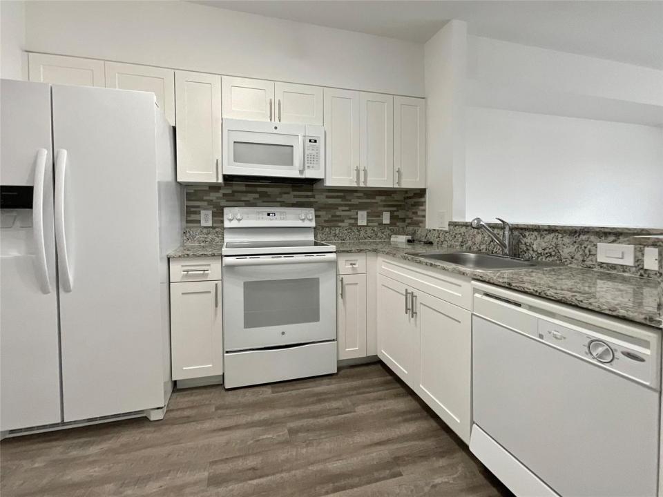 18335 NW 68 Avenue 255-629, Hialeah, Florida 33015, USA