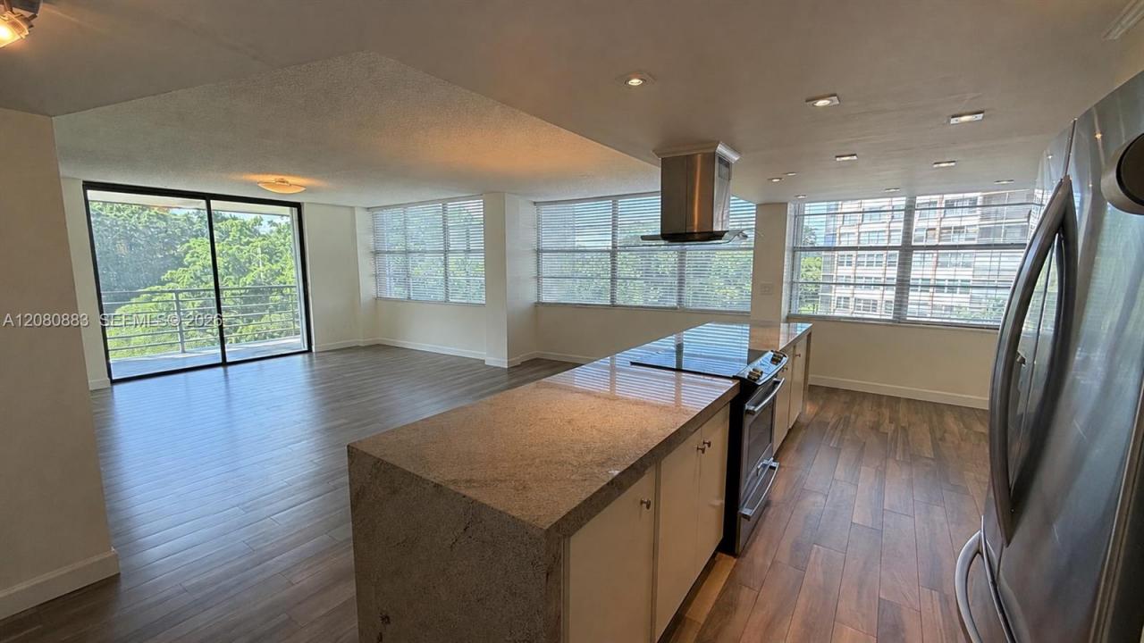 1200 Saint Charles Pl 411, Pembroke Pines, Florida 33026, Stati Uniti