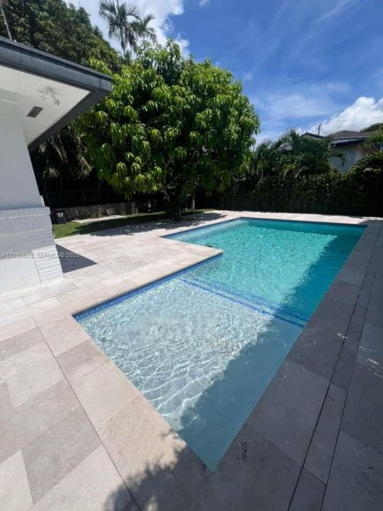 211 SW 29th Rd, Miami, Floryda 33129, USA