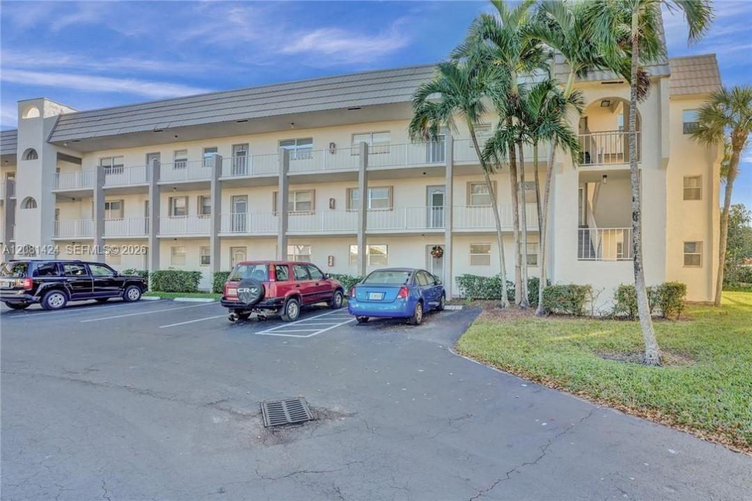 8325 Sunrise Lakes Blvd 212, Sunrise, Floride 33322, États-Unis