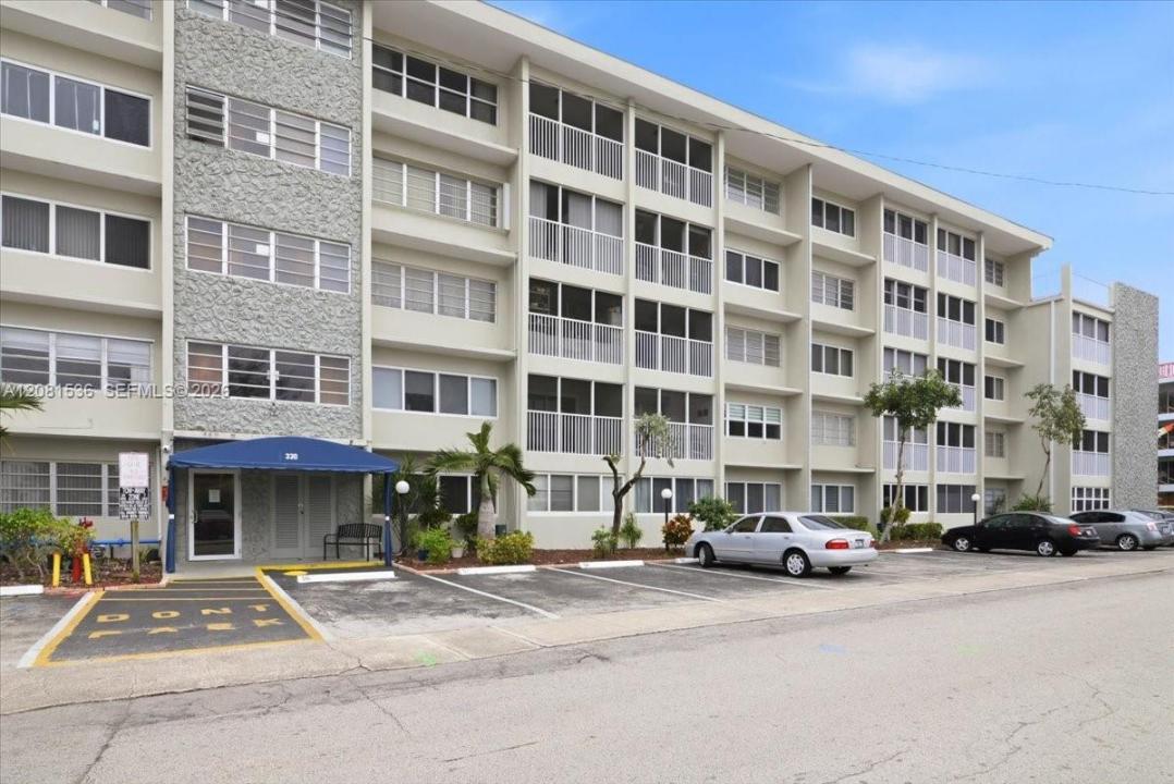 330 SE 2nd St 501G, Hallandale Beach, Floride 33009, États-Unis