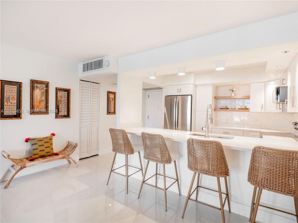 5701 Collins Ave 307, Miami Beach, Florida 33140, USA