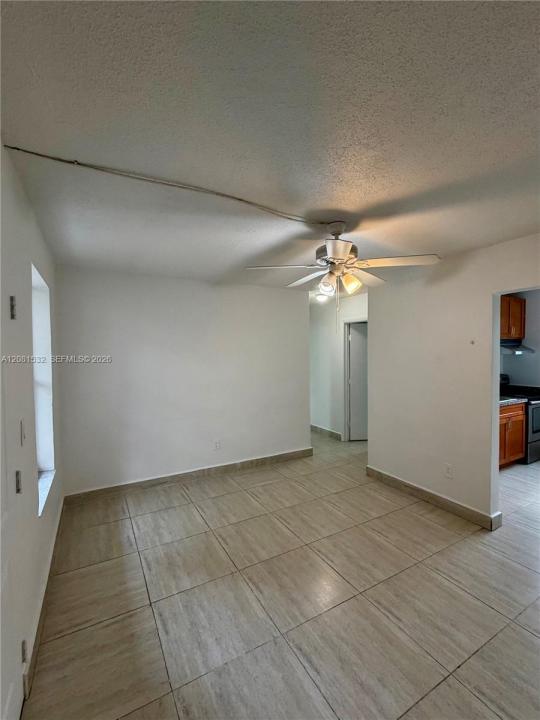 1045 SW 4th St 2, Miami, Floryda 33130, USA