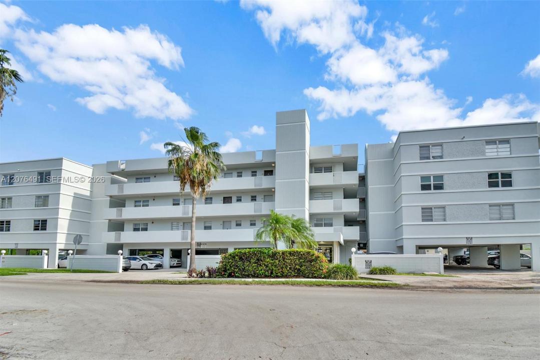 3527 NE 168th St 203, North Miami Beach, Floride 33160, États-Unis