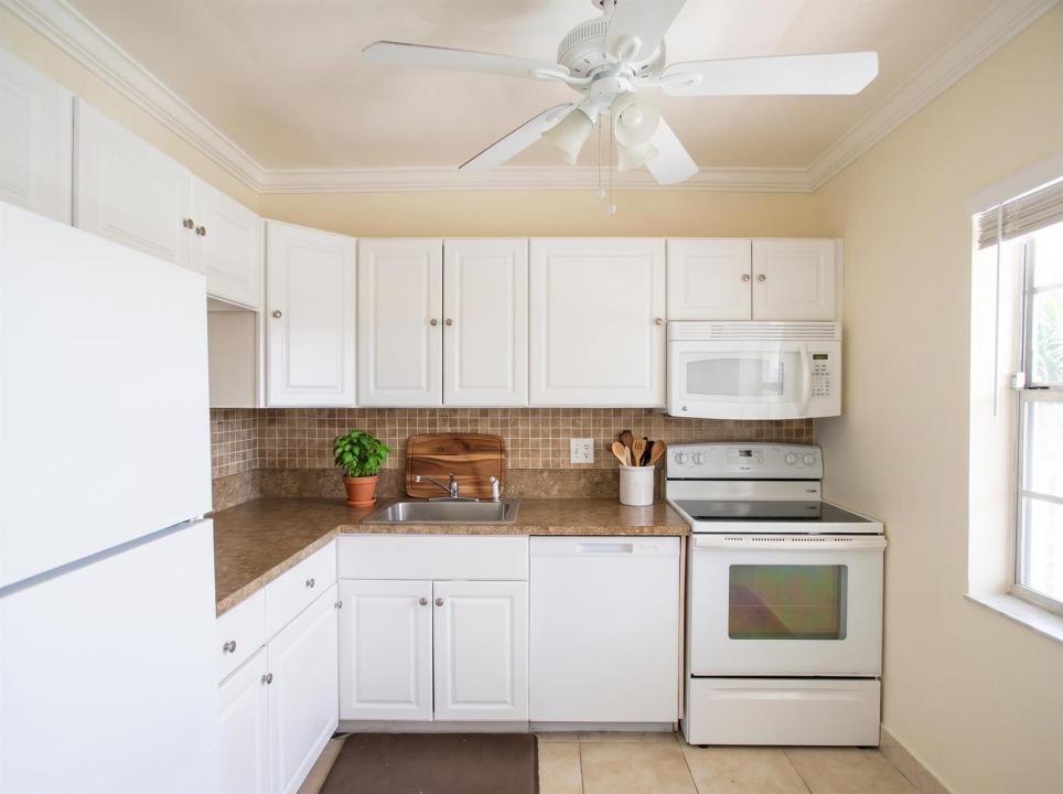 551 NW 80TH Terrace 203, Margate, Florida 33063, USA