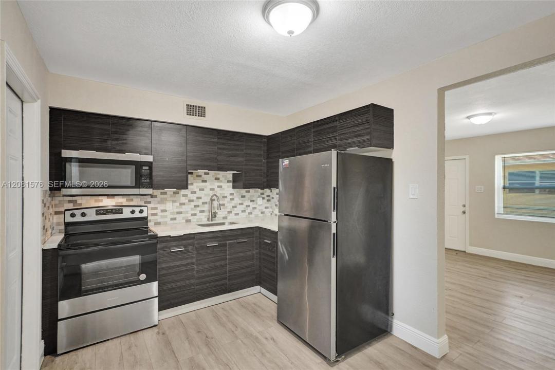 429 NW 9th Ave 1, Fort Lauderdale, Florida 33311, Stati Uniti