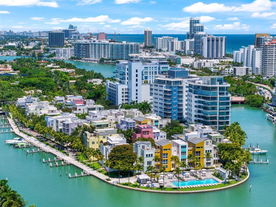 6103 Aqua Ave 702, Miami Beach, Florida 33141, USA