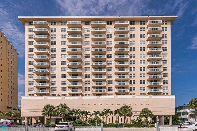 437 Golden Isles Drive 14 j, Hallandale Beach, Floride 33009, États-Unis