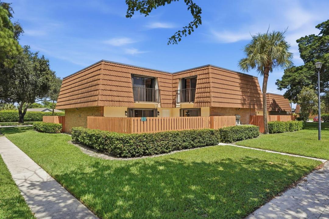 236 Charter Way, West Palm Beach, Florida 33407, USA