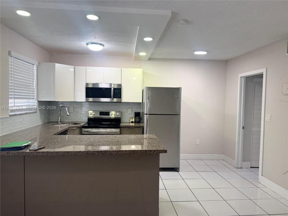 1975 NE 135th St 3E, North Miami, Florida 33181, Stati Uniti