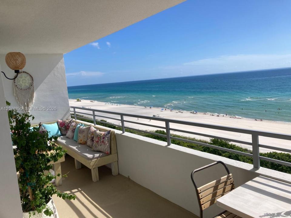 5555 Collins Ave 10G, Miami Beach, Florida 33140, USA