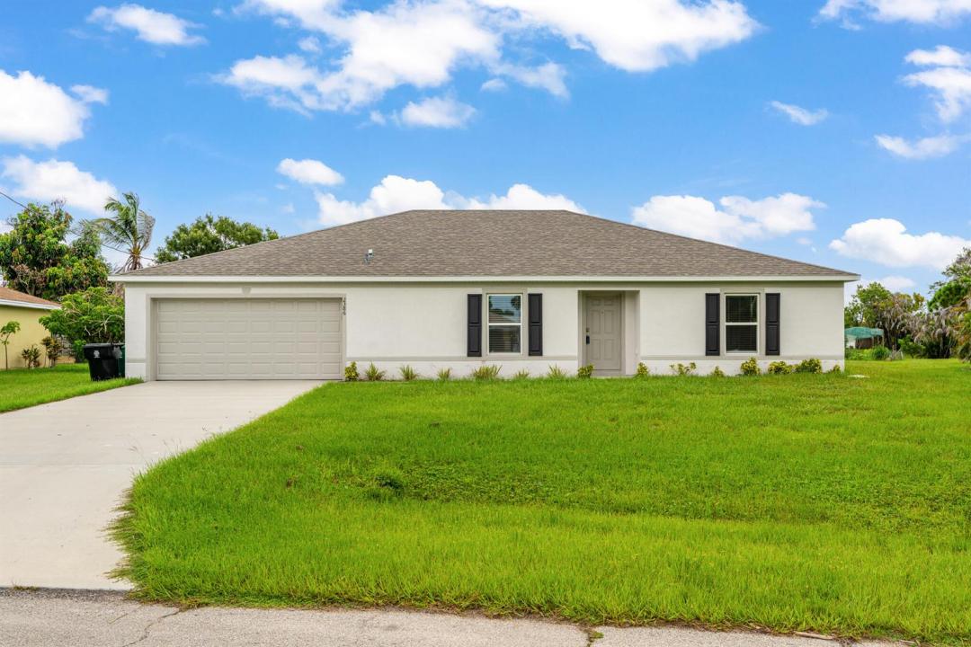 2386 SE Manor Avenue, Port St. Lucie, Floride 34952, États-Unis